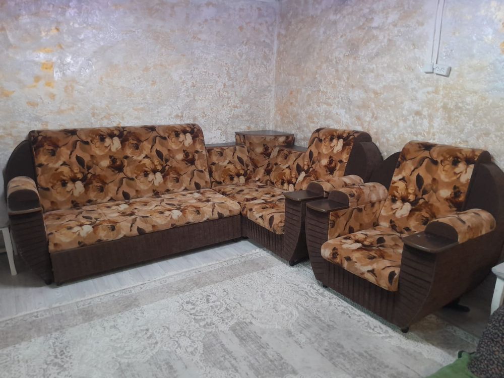 Продам диван угловой