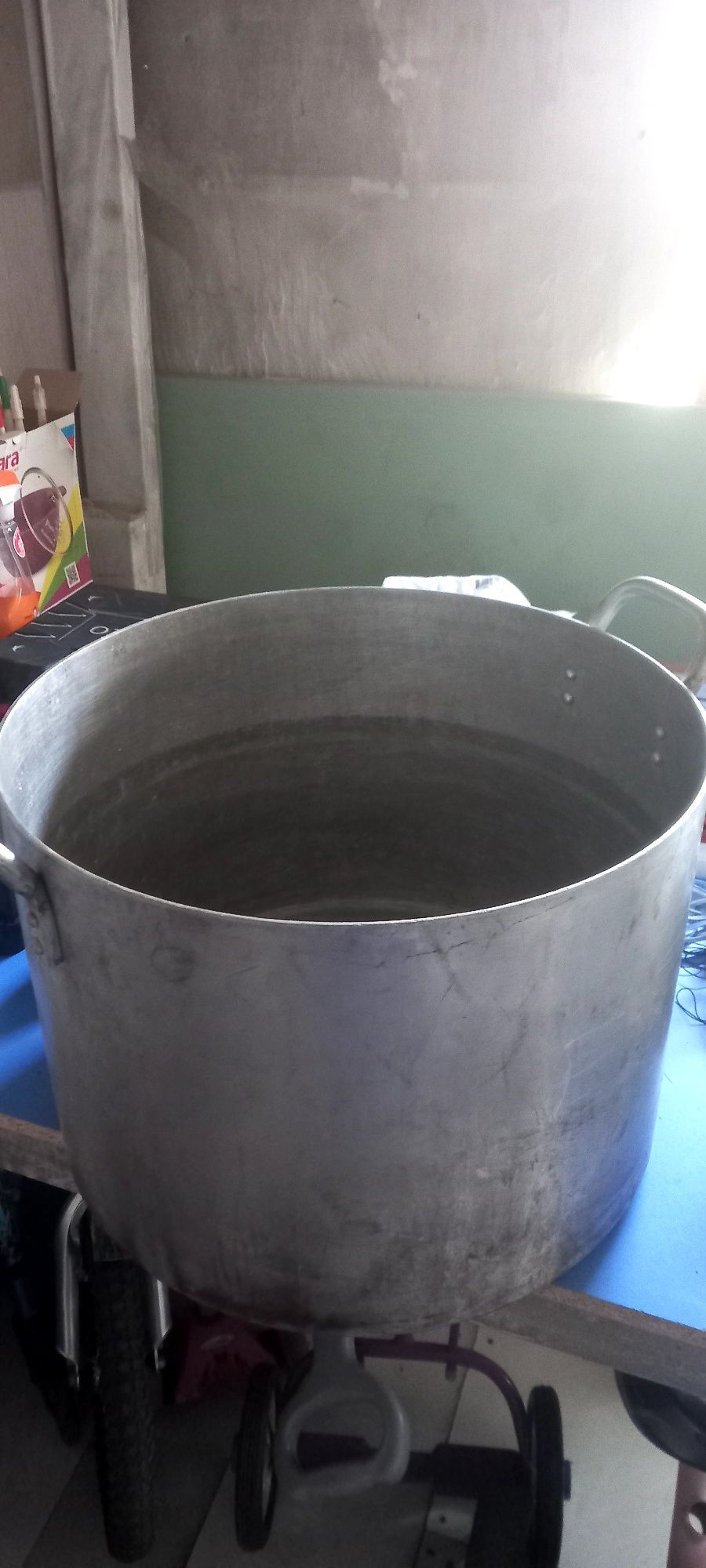 Продам алюминиевую кастрюлю. .