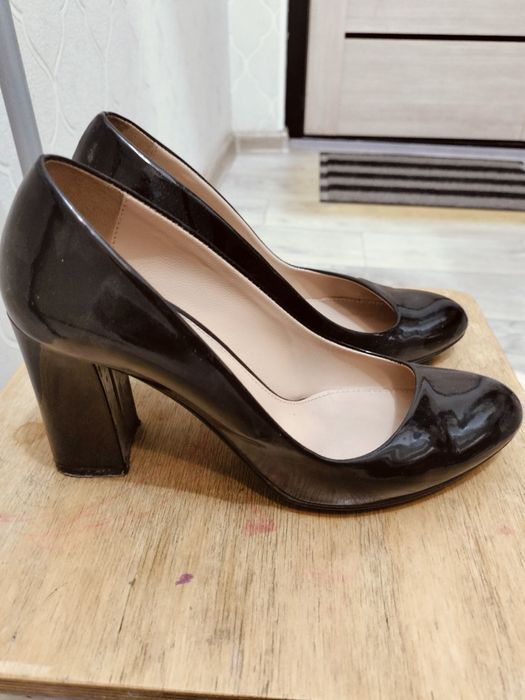 Продается женские туфли