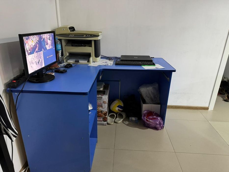 Отдам рабочий стол за шоколадку