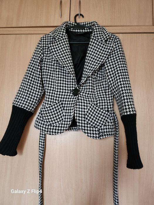 Черно бяло палто