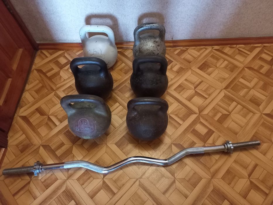 Гири  чугунные 16кг 24кг. Гриф изогнутый.