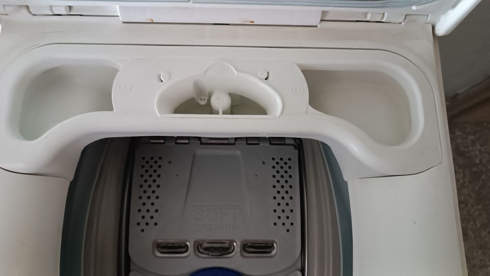 пералня с горно зареждане ELECTROLUX -6кг.