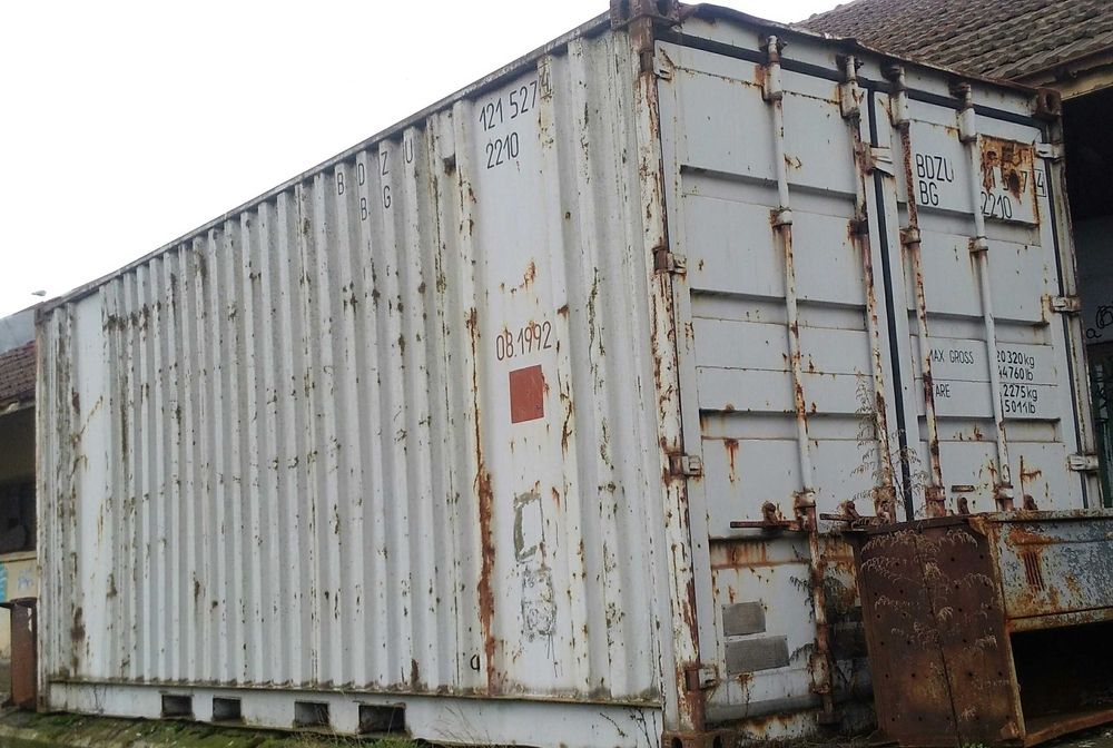 20' Контейнери, 4 броя висока база и един контейнер ниска база