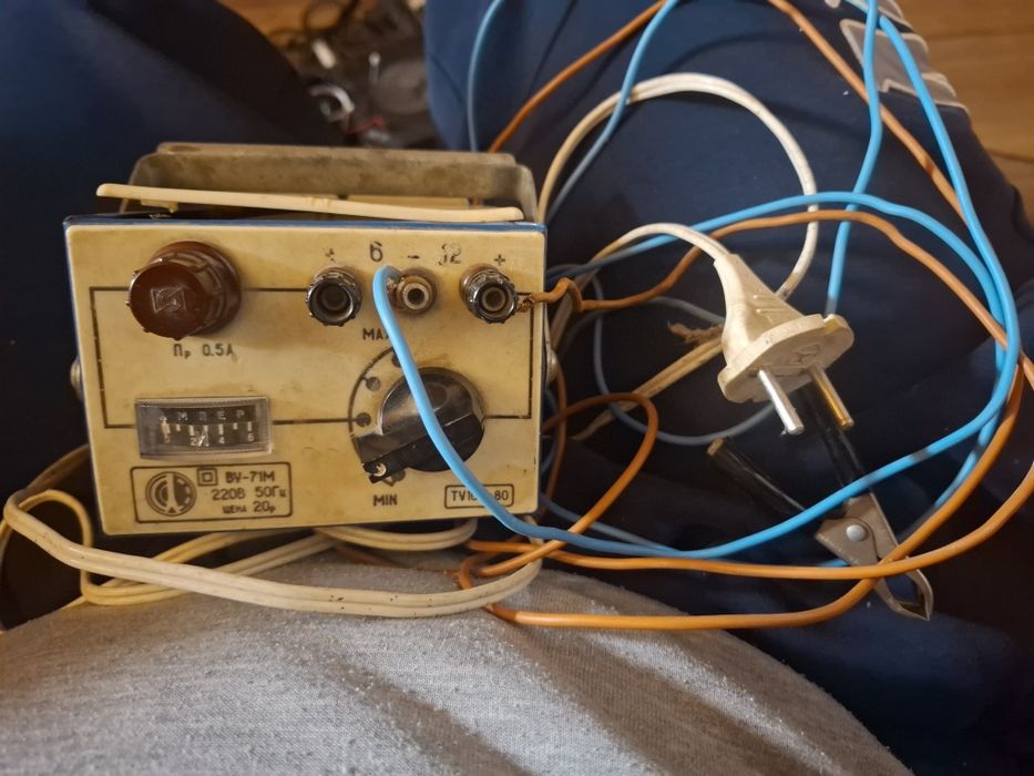 Руско автомобилно зарядно 6/12 волта