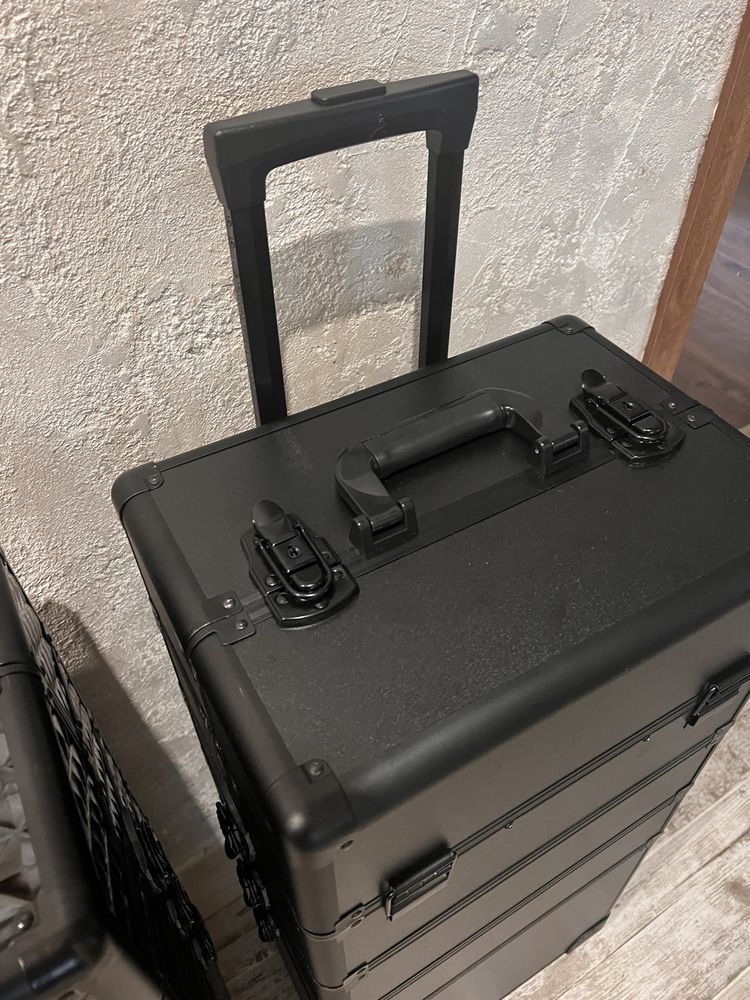 Куфар за грим 120L, 4 слоя, черна със сребристо, с колела и дръжки
