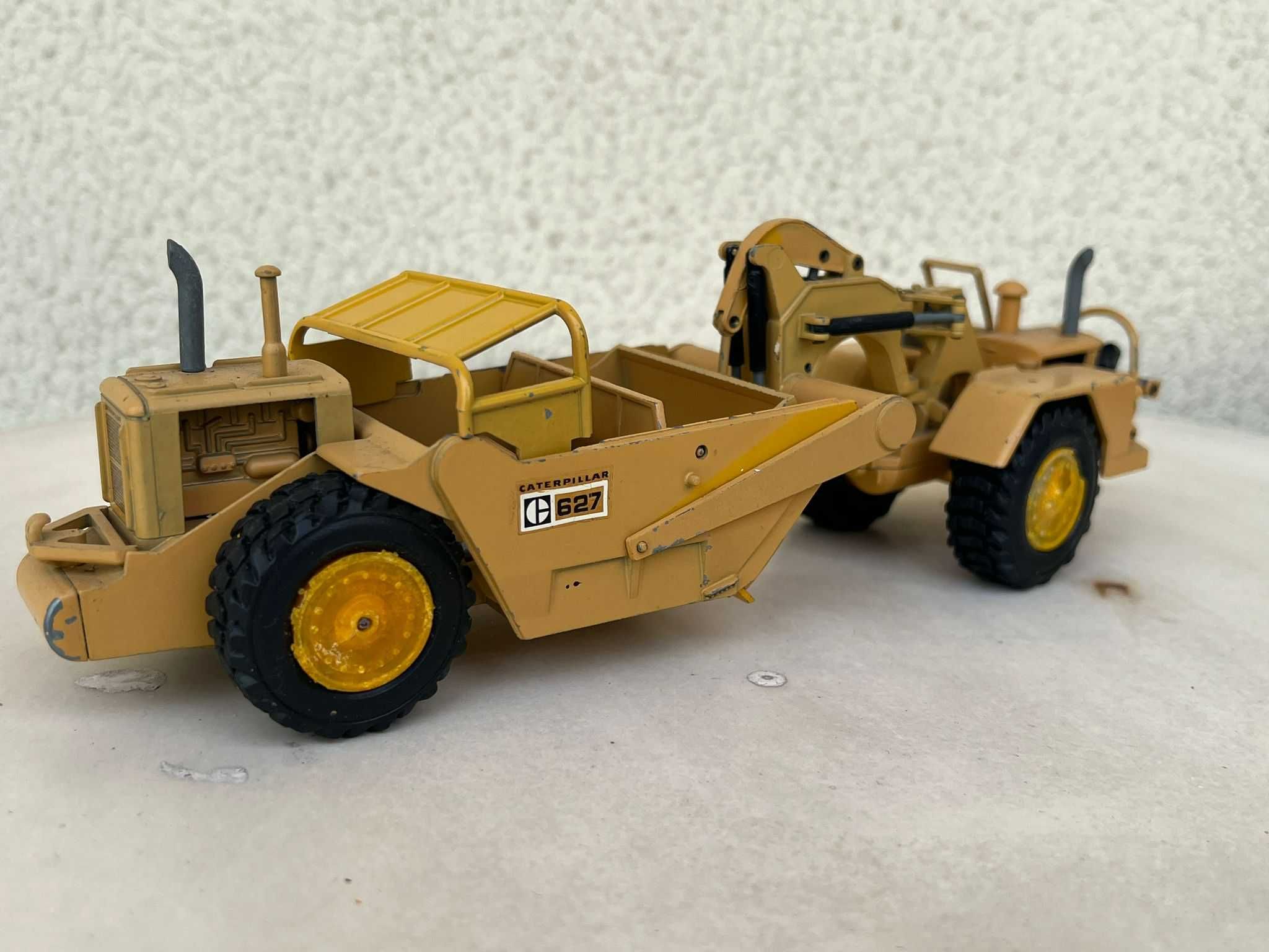 Macheta Utilaj Constructii NZG 1/50 Caterpillar 627 Scraper drum