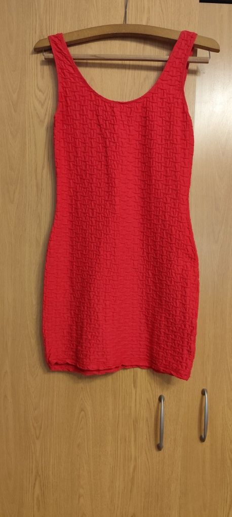 Rochii de vanzare . Pretul difera de la o rochie la alta