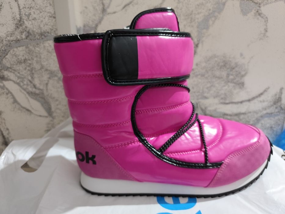 Продам новые сапоги Reebok