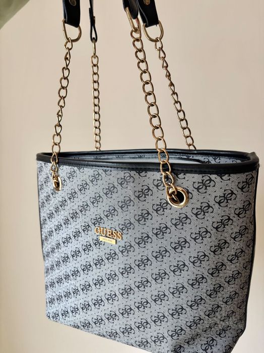 Чанта на Guess! Много запазена!