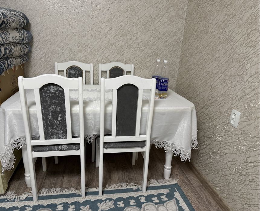 Стол со стульями