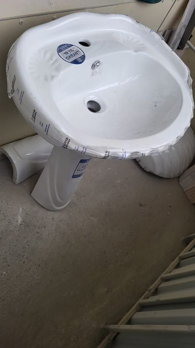 Раковина  стойкой