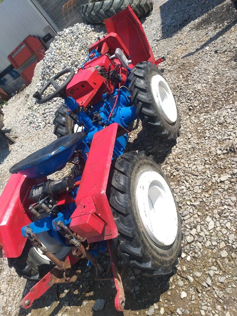 Vând tractor articulat 4×4-21cp
