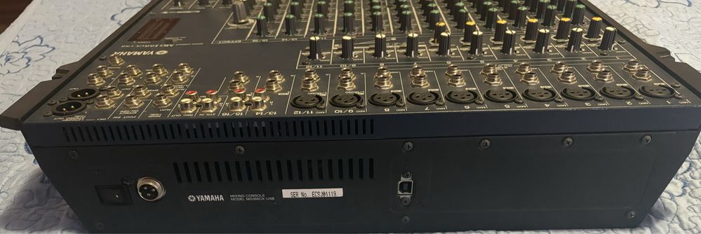 Mixer Yamaha MG166 CX USB