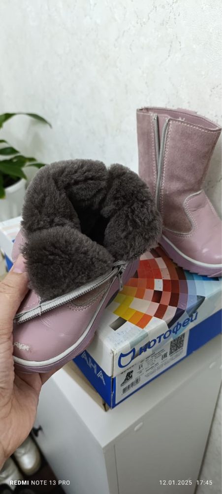 Продам зимнию детскую обувь на девочку
