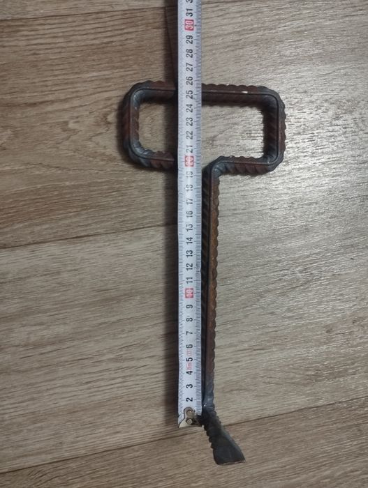 Продам крючок для открывания канализационных люков.