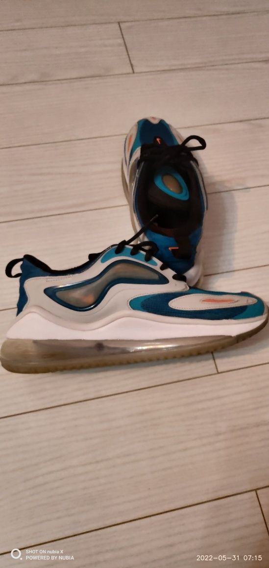 NIKE AIR Max 720