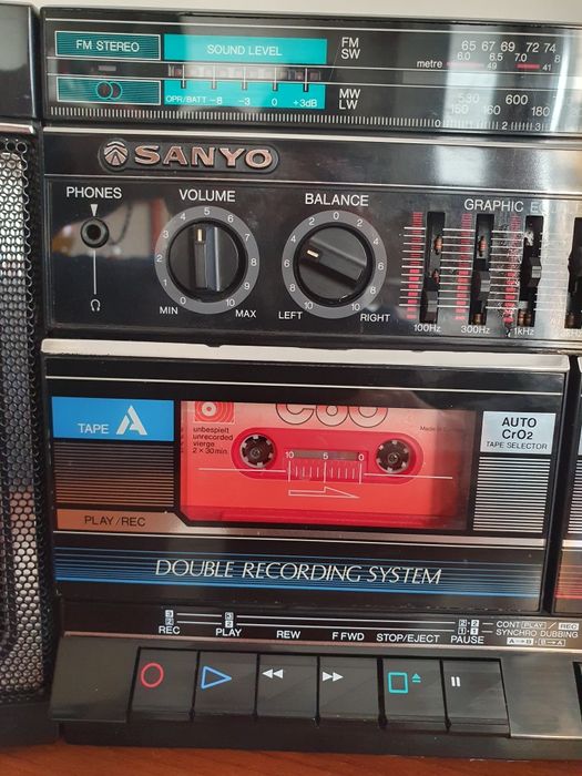 Radiocasetofon boombox retro Sanyo stare excelenta