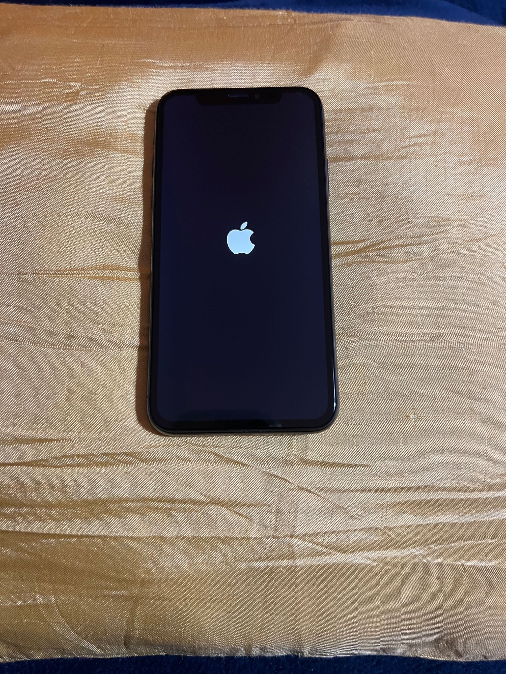 iPhone X -64GB,Black,зарядно,не е заключен