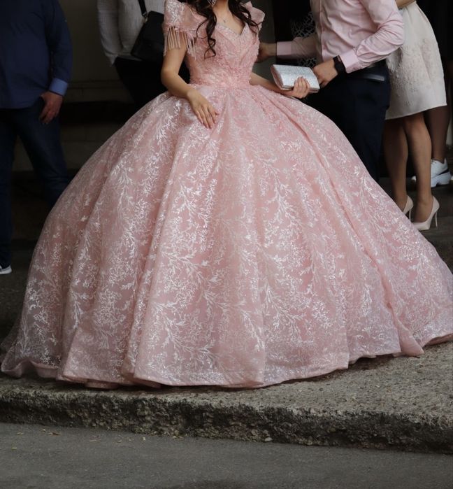 Бална рокля тип принцеса