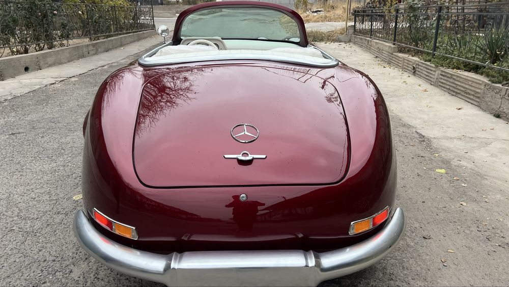 Ретро машина SEL 300 AMG