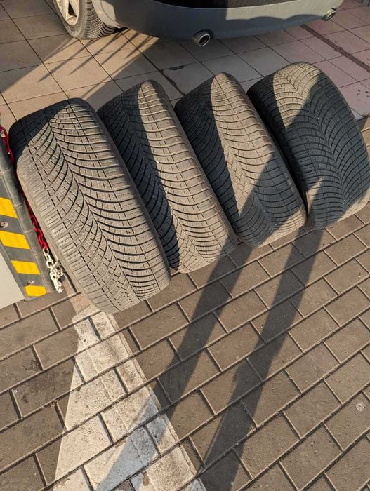 4 бр. 235/45/17 GoodYear Vector 4Seasons Gen-3