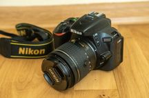 Nikon D5600 kit + obiectiv 18-55mm - 2500 de cadre - Aparat foto DSLR
