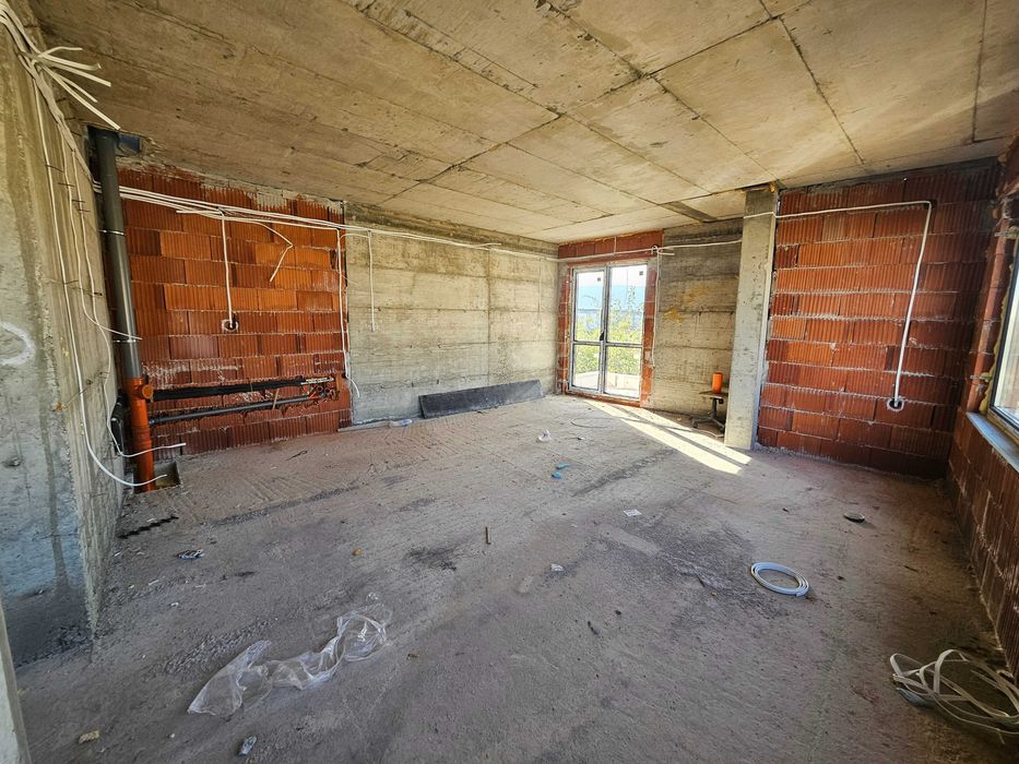 Продава се Тристаен апартамент в Пловдив, Остромила - 111 кв.м за 1140 €/кв.м - Снимка #4