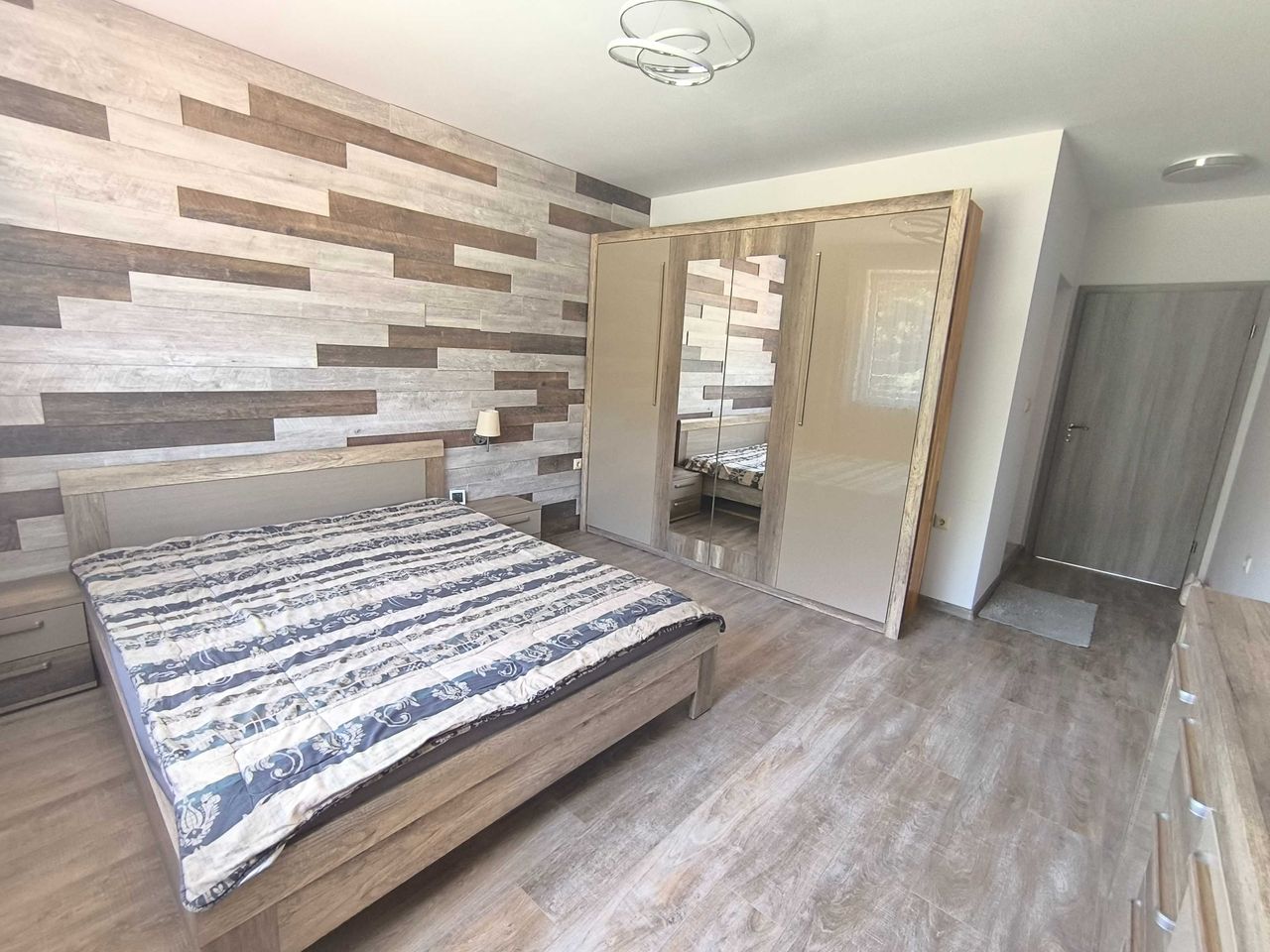 Продава се Къща в с. Драгичево, Област Перник - 220 кв.м за 1910 €/кв.м - Снимка #17