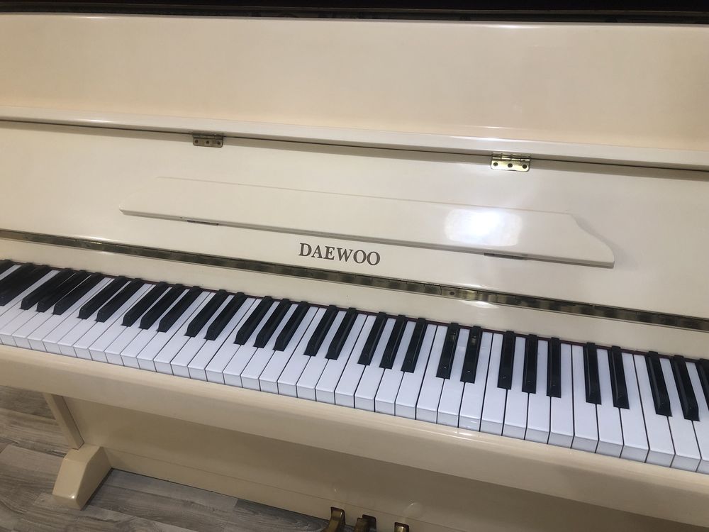 Pianina Daewoo Royal