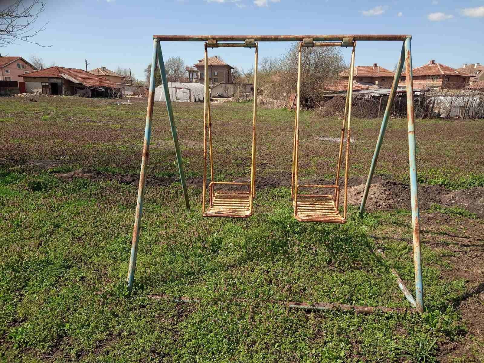 Люлка и пързалка