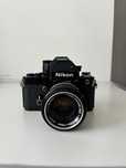 Nikon F2 cu obiectiv