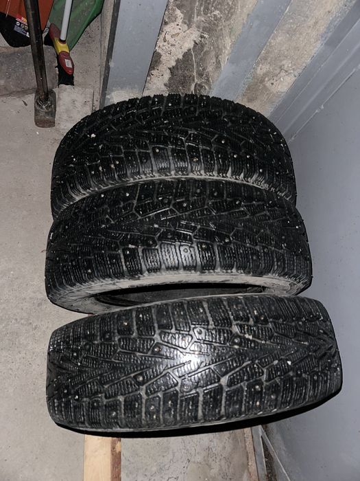 Продам зимные шипованые шины