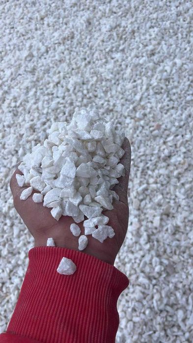 Piatra decorativa gradina din marmura concasata si praf din marmura