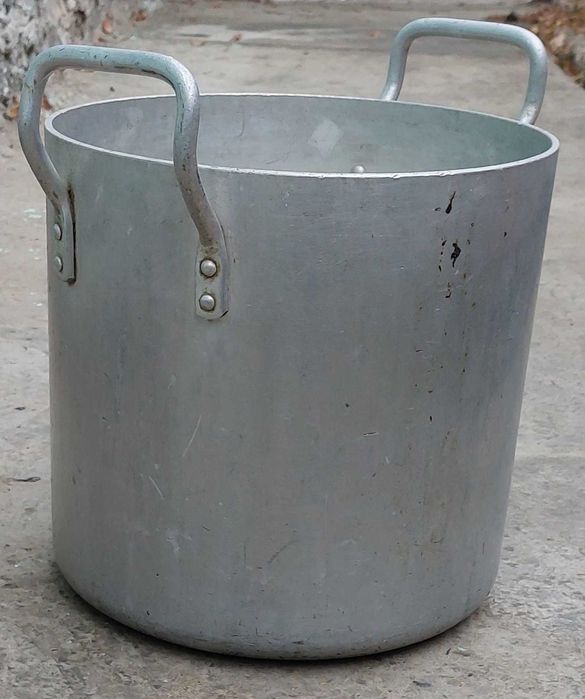 Продается кастрюля аллюминеевая 20 л б/у