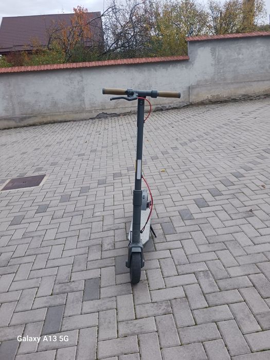 Vând trotineta electrica