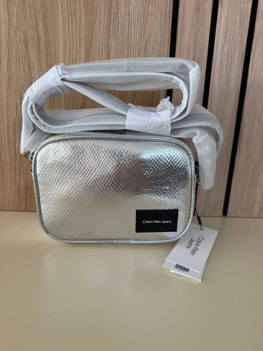 Нова дамска чанта Calvin Klein