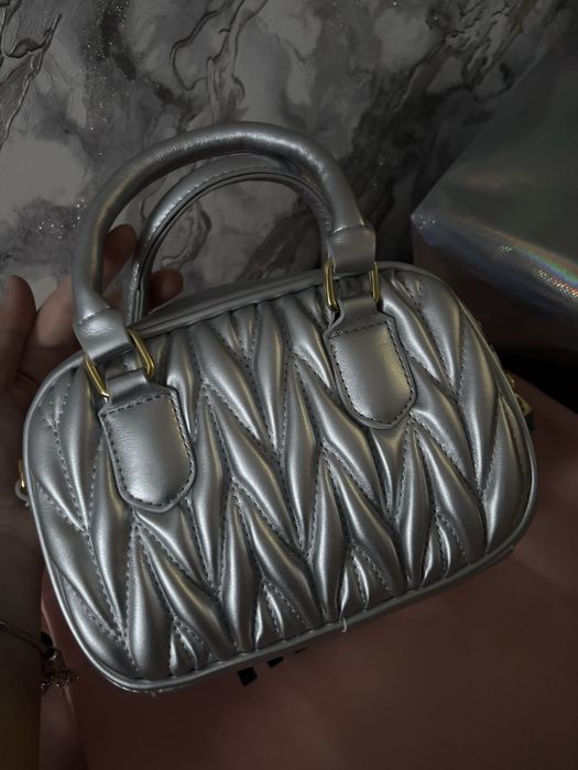 Продам женскую сумку MIU MIU, в хорошем состоянии