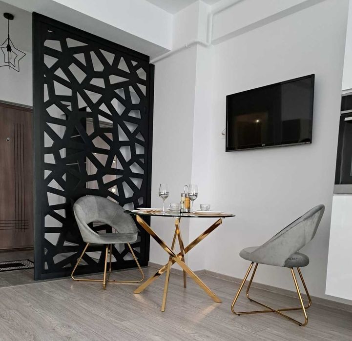 Panou decorativ / perete despărțitor ornamental, la comandă