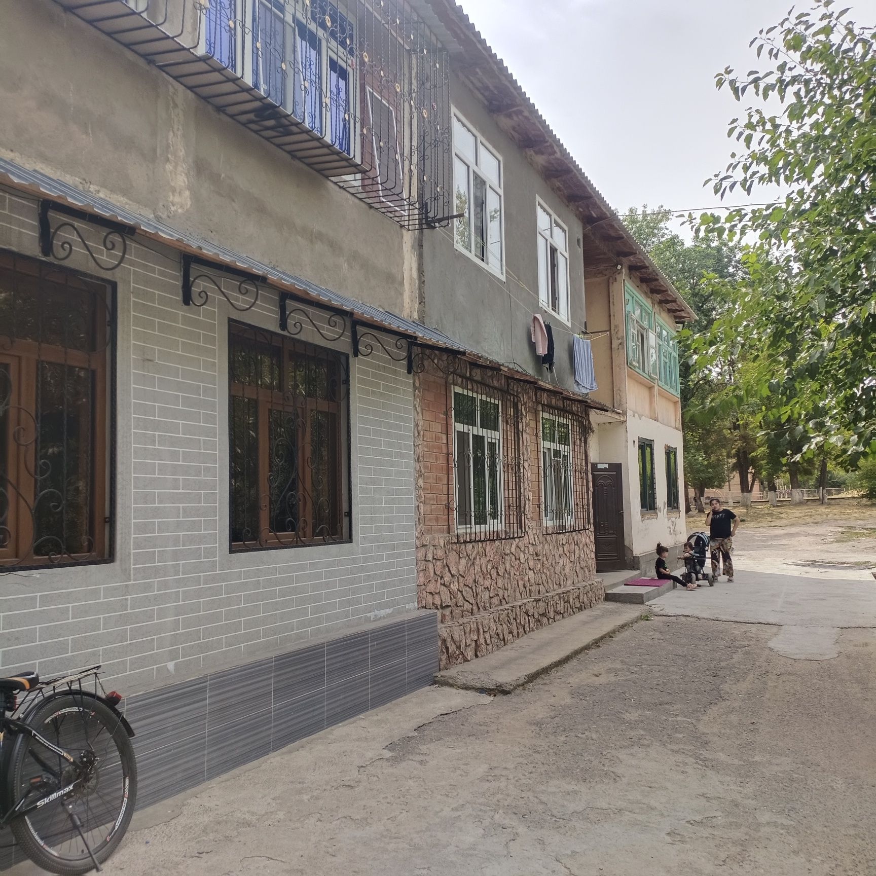 Срочно Продается 3 комнатная кварти торг уместенра в Чарваке Дустлик