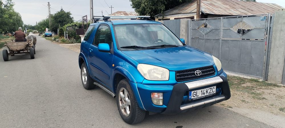Vând Toyota RAV4  benzina