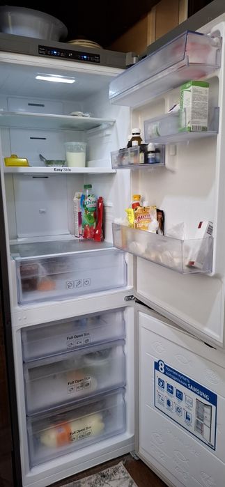 Yangi holatdagi SAMSUNG xolodelnik