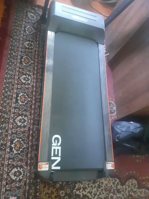 Продаю беговую дорожку Genau Everest D1000S Pro Электрическая