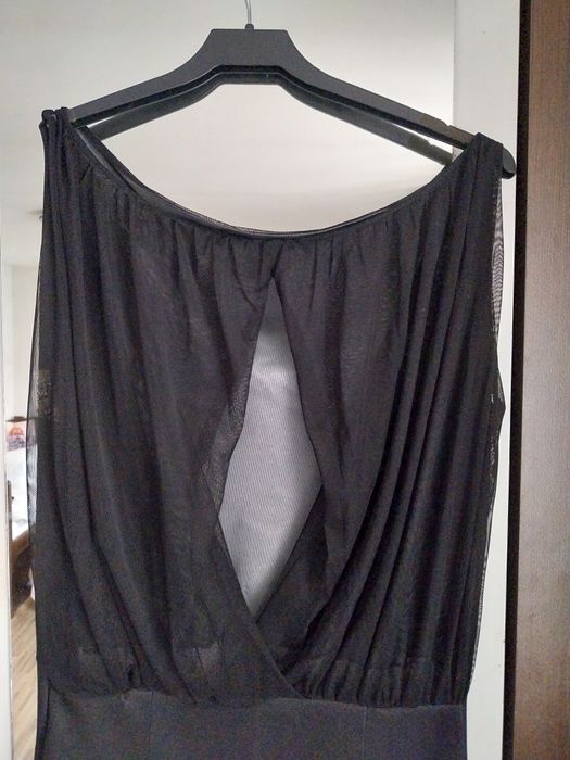 Рокля  с ефектен гръб от тюл