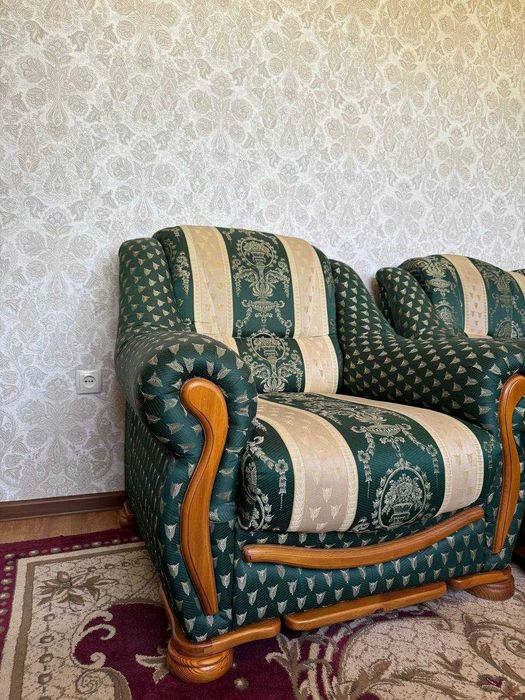 A'lo holatdagi kreslo divan