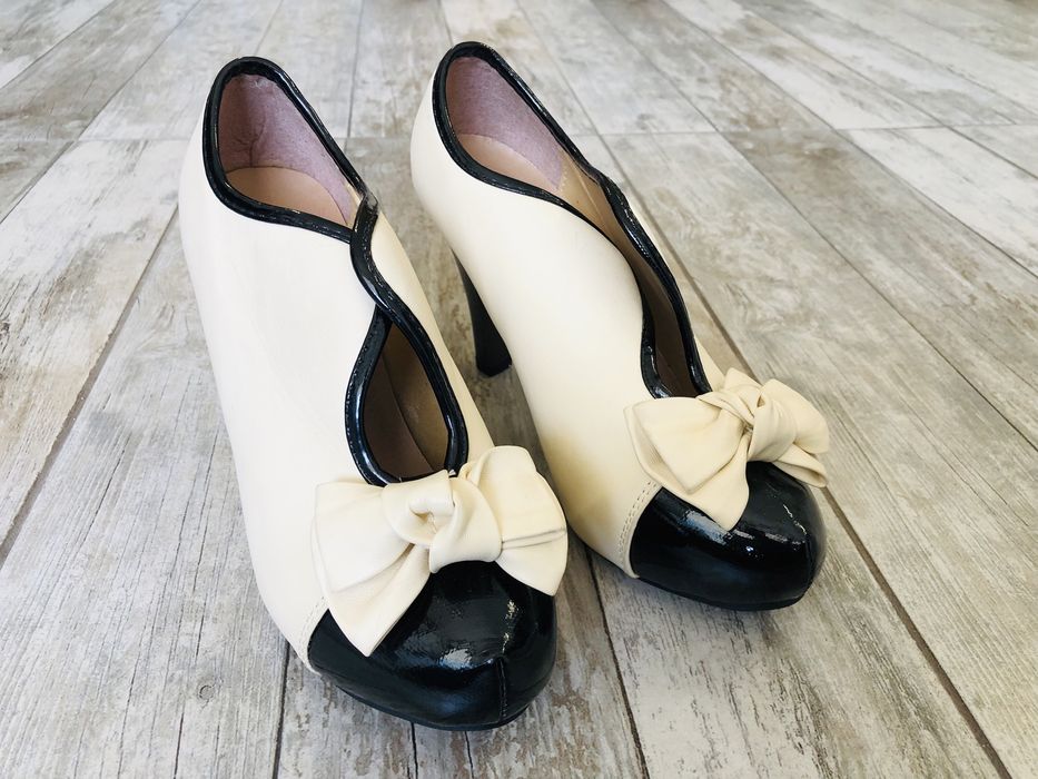 Чисто нови дамси обувки