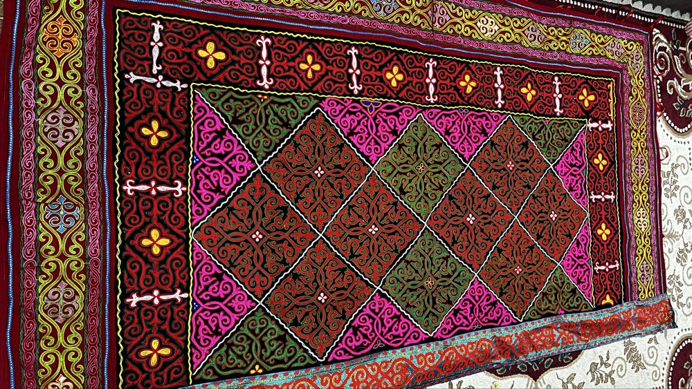 Түскиіз қазақ үйге арналған