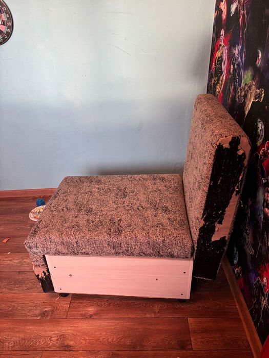 Кресло без боковинок