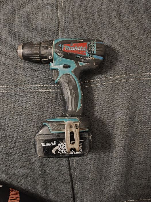 Vând bormașină Makita DDF456 originală