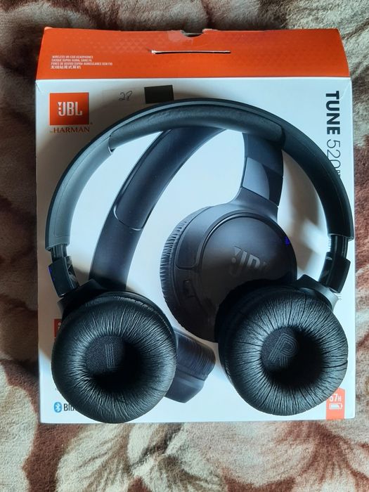 Vând căști originale jbl în stare bună wireless bluetooth